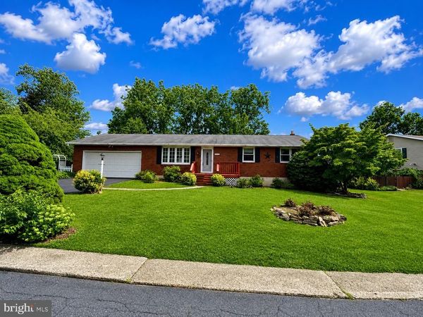32 W SYLVAN DRIVE, NORTHAMPTON, PA 18067