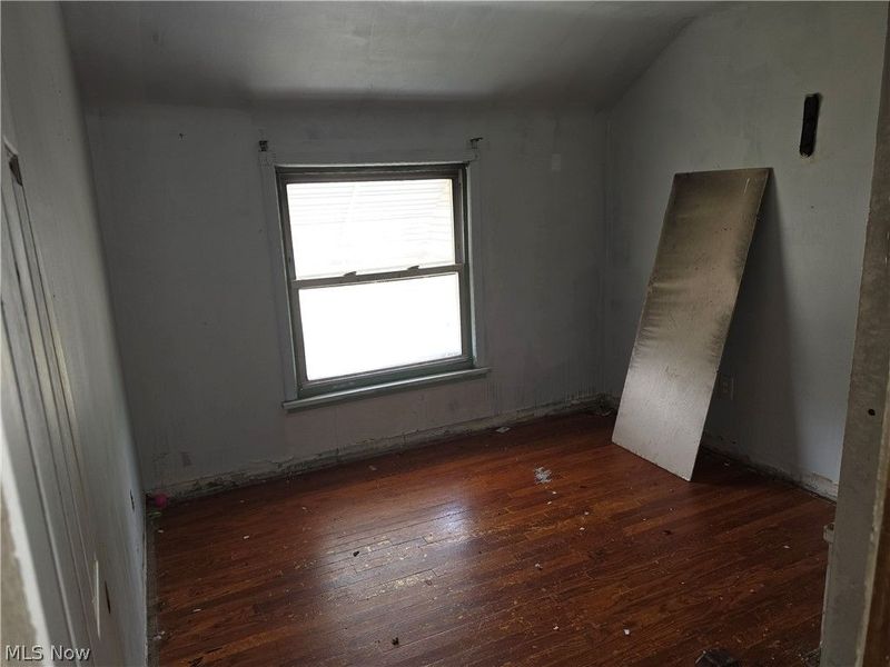17425 Throckley Avenue, Cleveland, OH 44128 Photo 12