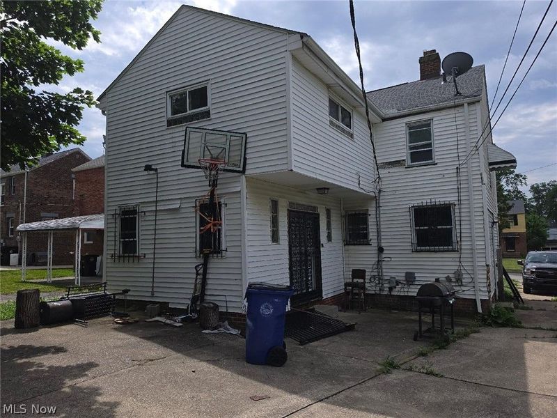 17425 Throckley Avenue, Cleveland, OH 44128 Photo 3