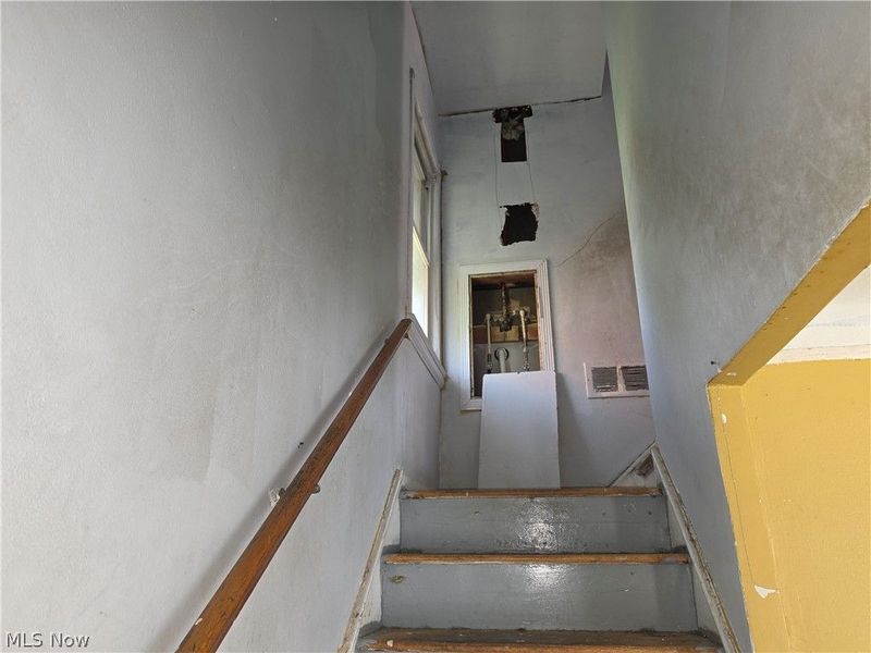 17425 Throckley Avenue, Cleveland, OH 44128 Photo 9