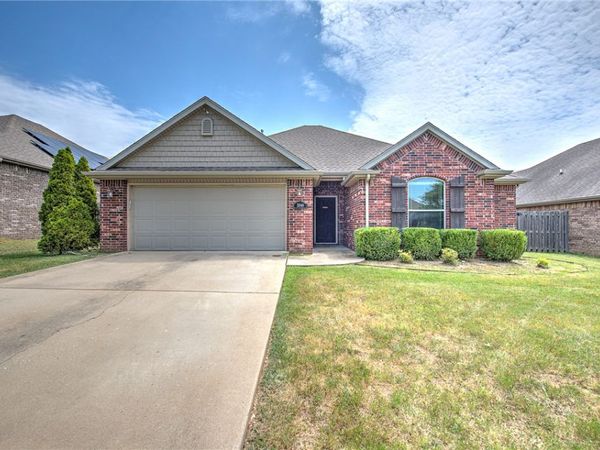 3046 N Autumn Rose Avenue, Fayetteville, AR 72704