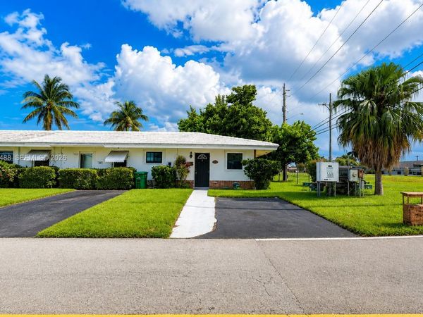 2401 NW 52nd St , Tamarac, FL 33309