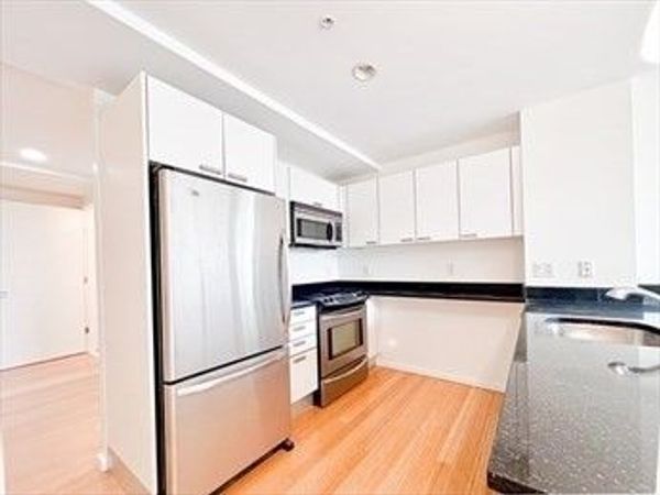 2 Earhart, Unit 822, Cambridge, MA 02141