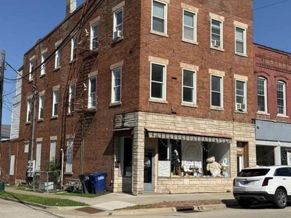1876 Central Avenue, Dubuque, IA 52001