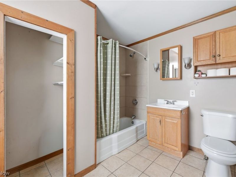 20954 Lake Park Boulevard, Alliance, OH 44601 Photo 10