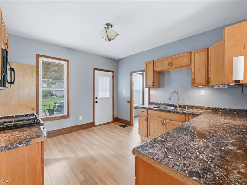 20954 Lake Park Boulevard, Alliance, OH 44601 Photo 8