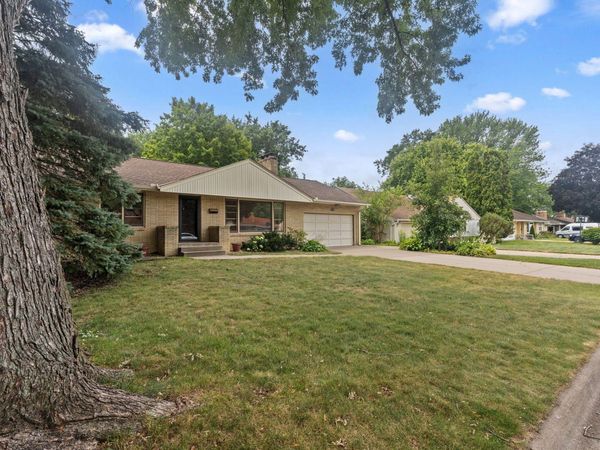 1390 Skillman Avenue W, Roseville, MN 55113