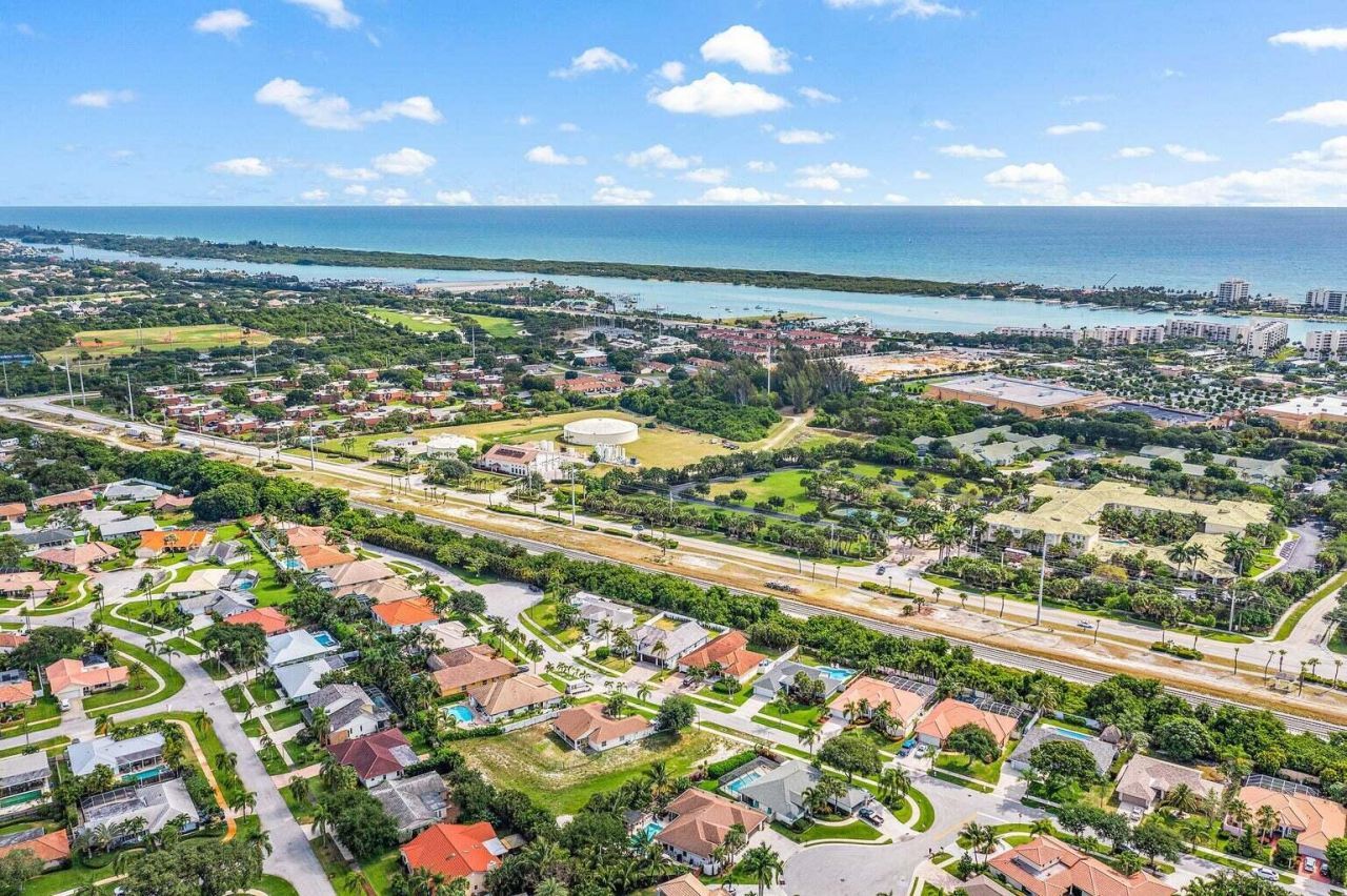 596 N Cypress Drive, Tequesta, FL 33469 Photo