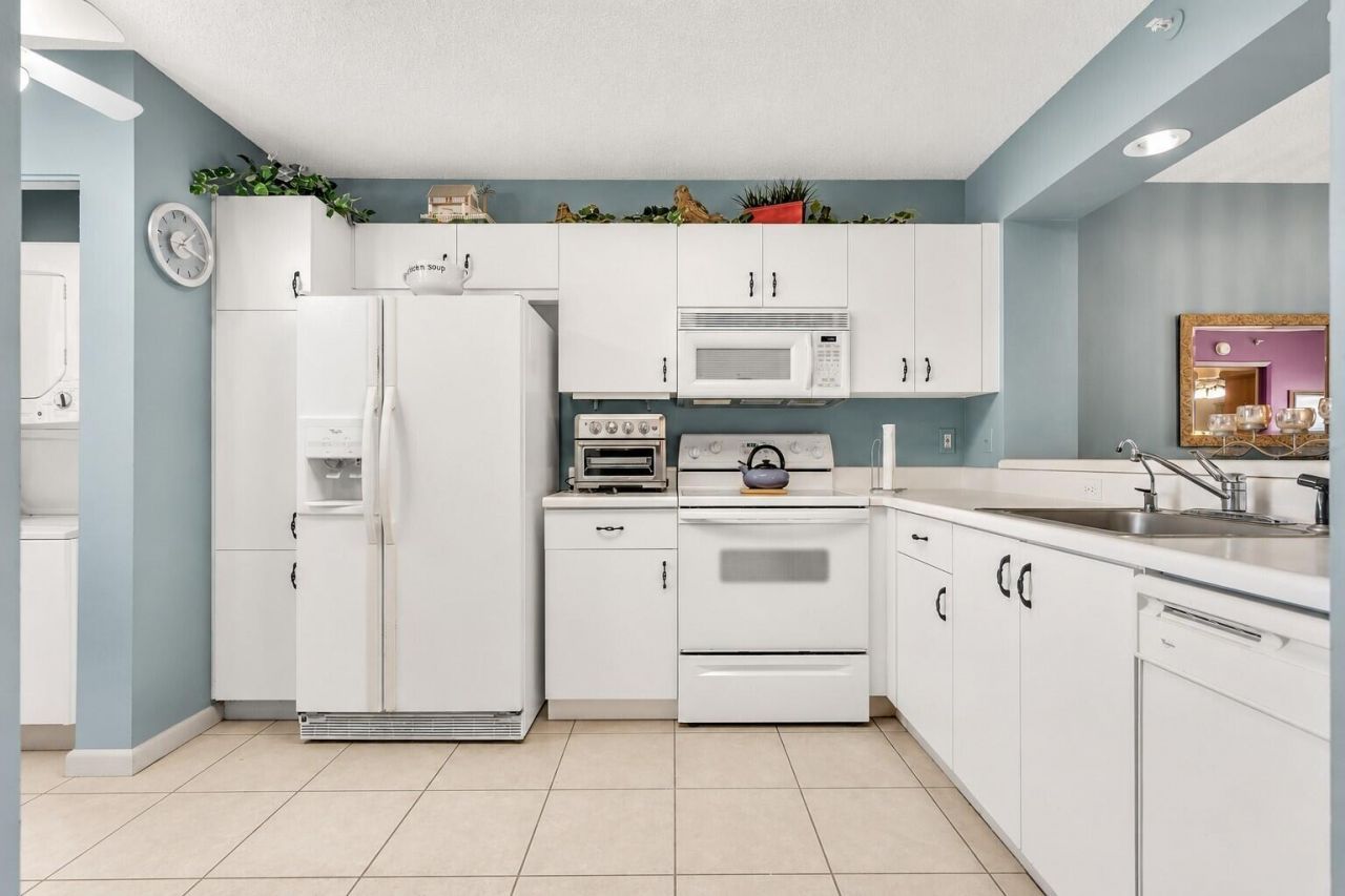 9560 Weldon Circle, Unit J110, Tamarac, FL 33321 Photo