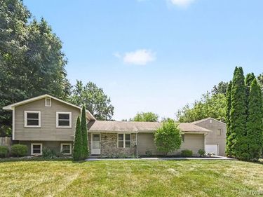 3033 Loss Trail, Brighton Township, Mi 48380