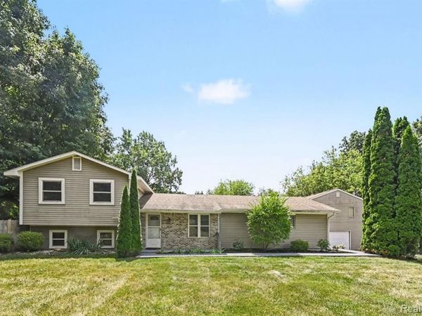 3033 Loss Trail, Brighton Twp, MI 48380