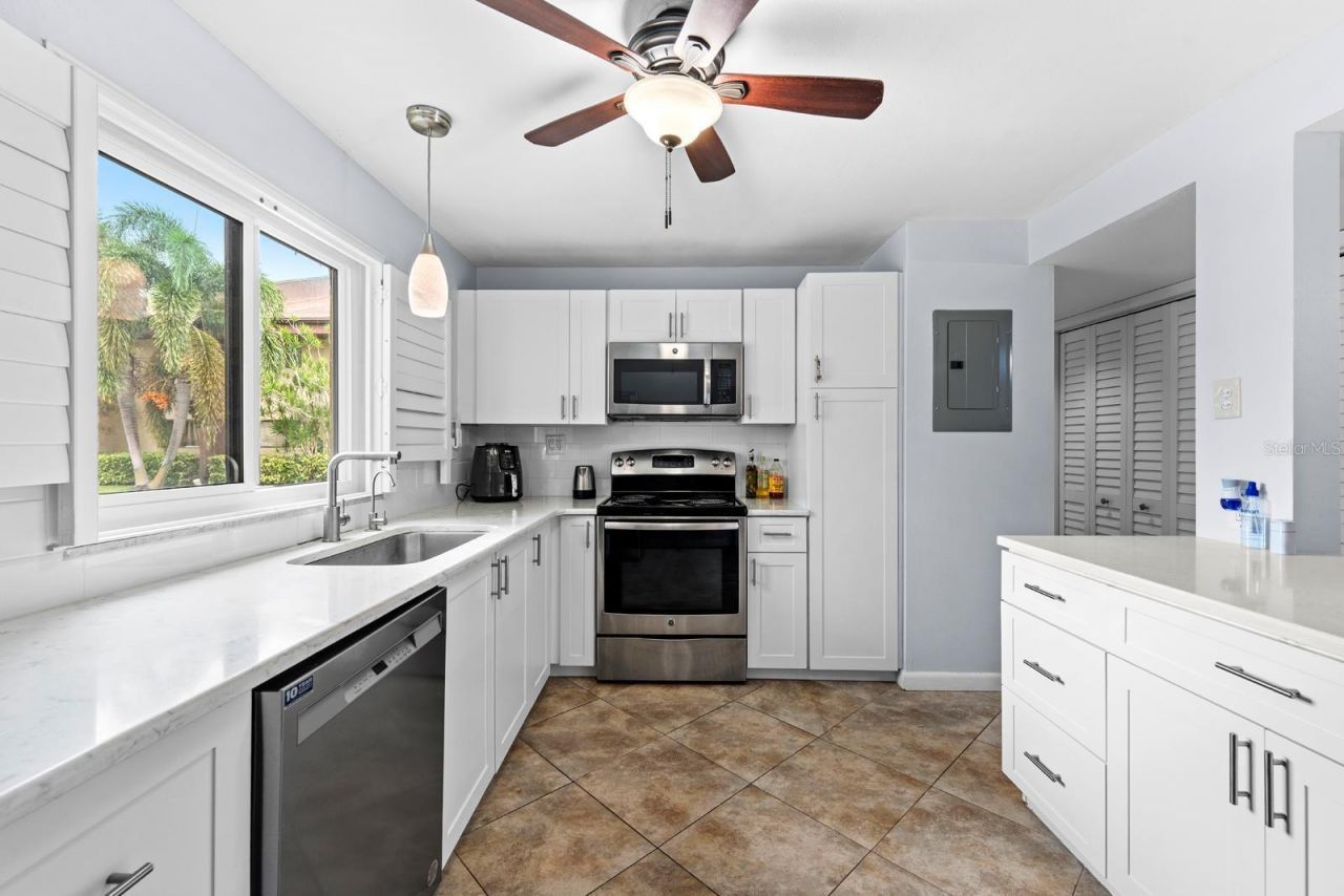 875 S Village Drive N, Unit 101, Saint Petersburg, FL 33716 Photo