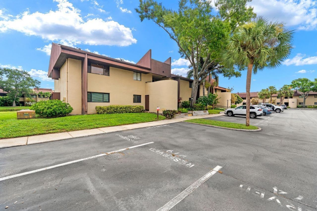 875 S Village Drive N, Unit 101, Saint Petersburg, FL 33716 Photo