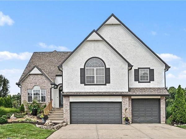 8718 Ridgeway Court, Kansas City, MO 64138