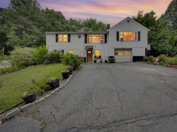 21 N Steele St, Worcester, MA 01607