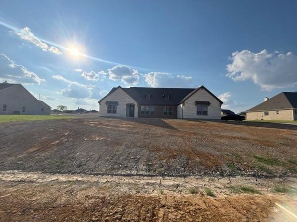 703 Water Side Drive, Van Alstyne, TX 75495
