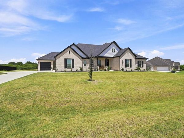 341 Wagon Trail , Waxahachie, TX 75165