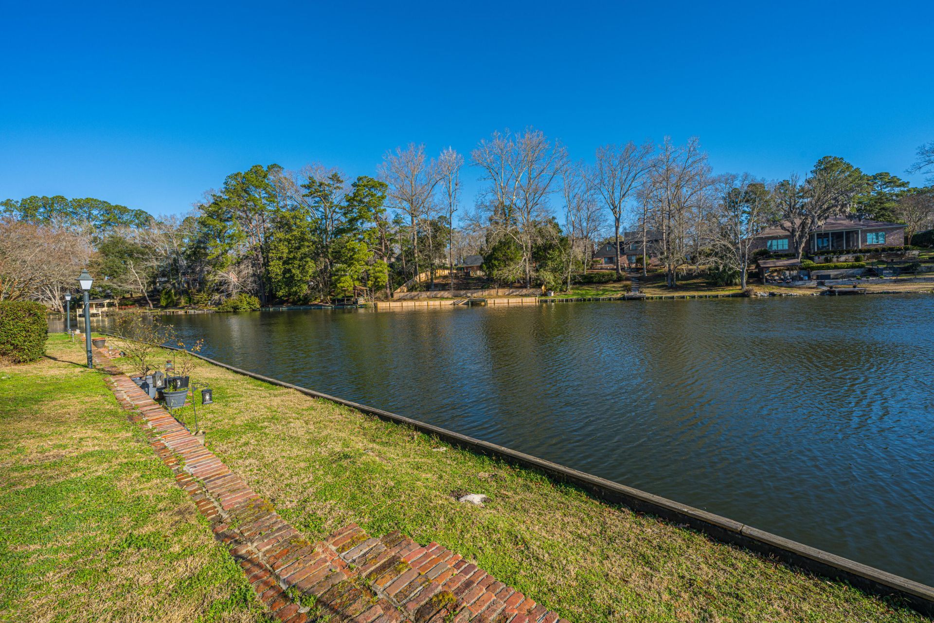 205 Woodlake Drive Photo 16