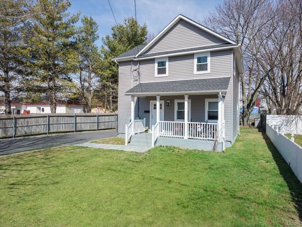 8 E 14th Street , Huntington Station, NY 11746