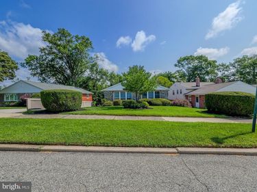 1727 GREEN VALLEY ROAD, HAVERTOWN, PA 19083