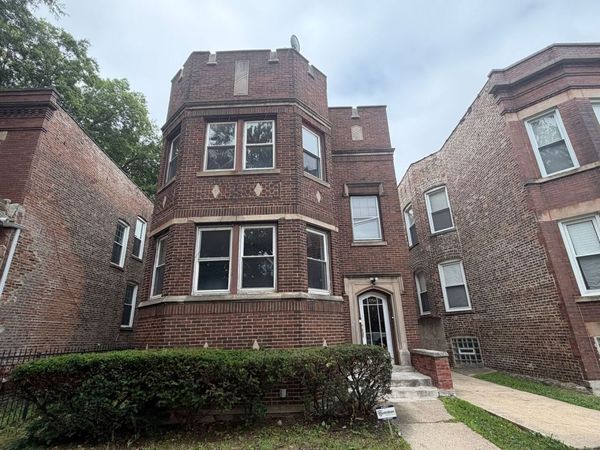 7754 S Saginaw Avenue, Chicago, IL 60649