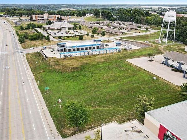 000 N 169 Highway, Smithville, MO 64089
