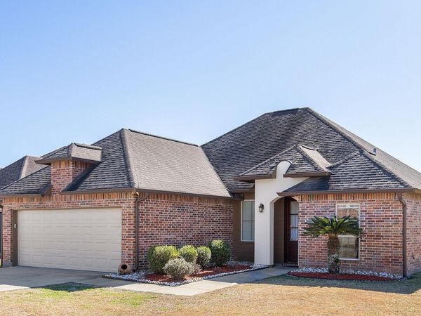 308 Hill Ridge Dr, Youngsville, LA 70592