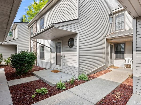 4911 Oak Hill Drive , Waterford Twp, MI 48329