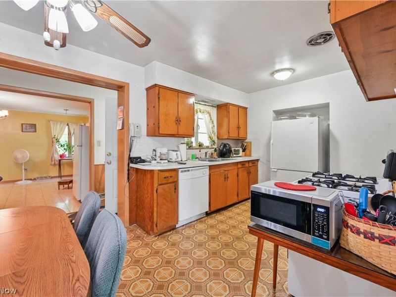 6244 Eavenson Road , Brook Park, OH 44142 Photo 6