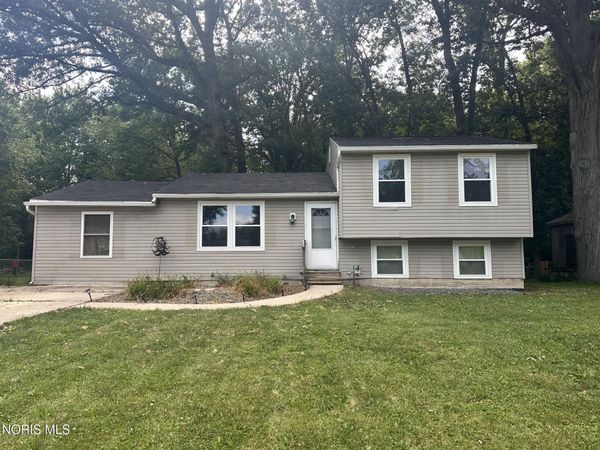 2250 Woodmont Drive , Fremont, OH 43420