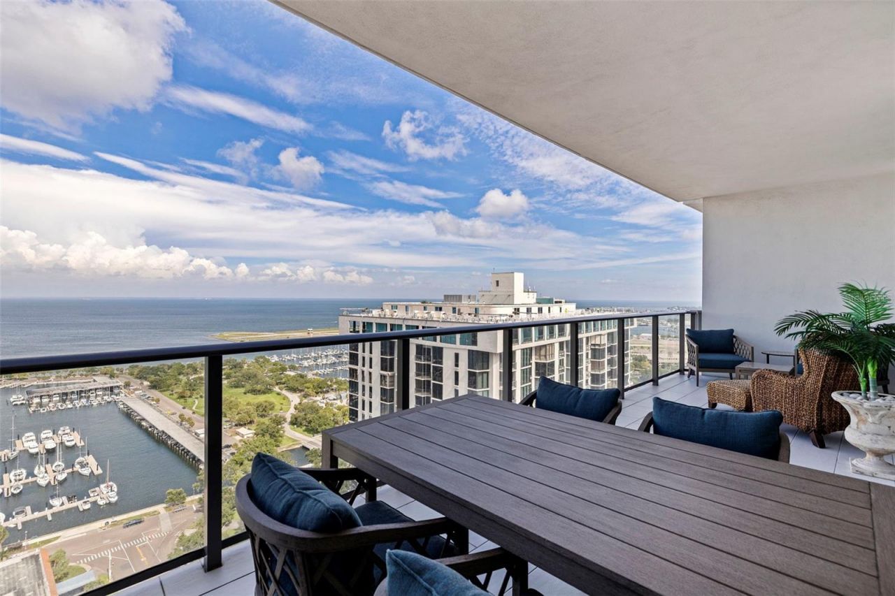 100 1st Avenue N, Unit 2902, Saint Petersburg, FL 33701 Photo