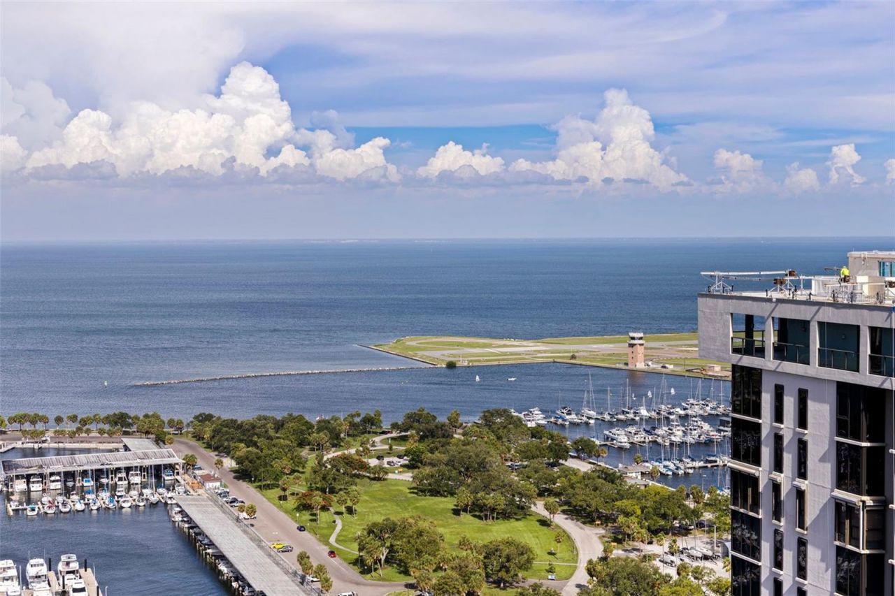 100 1st Avenue N, Unit 2902, Saint Petersburg, FL 33701 Photo