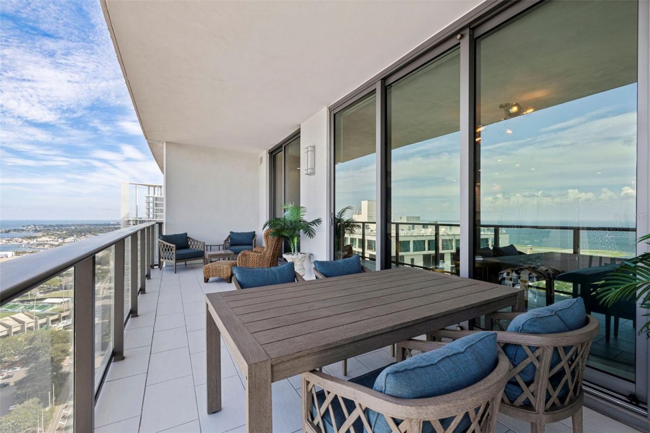 100 1st Avenue N, Unit 2902, Saint Petersburg, FL 33701 Photo