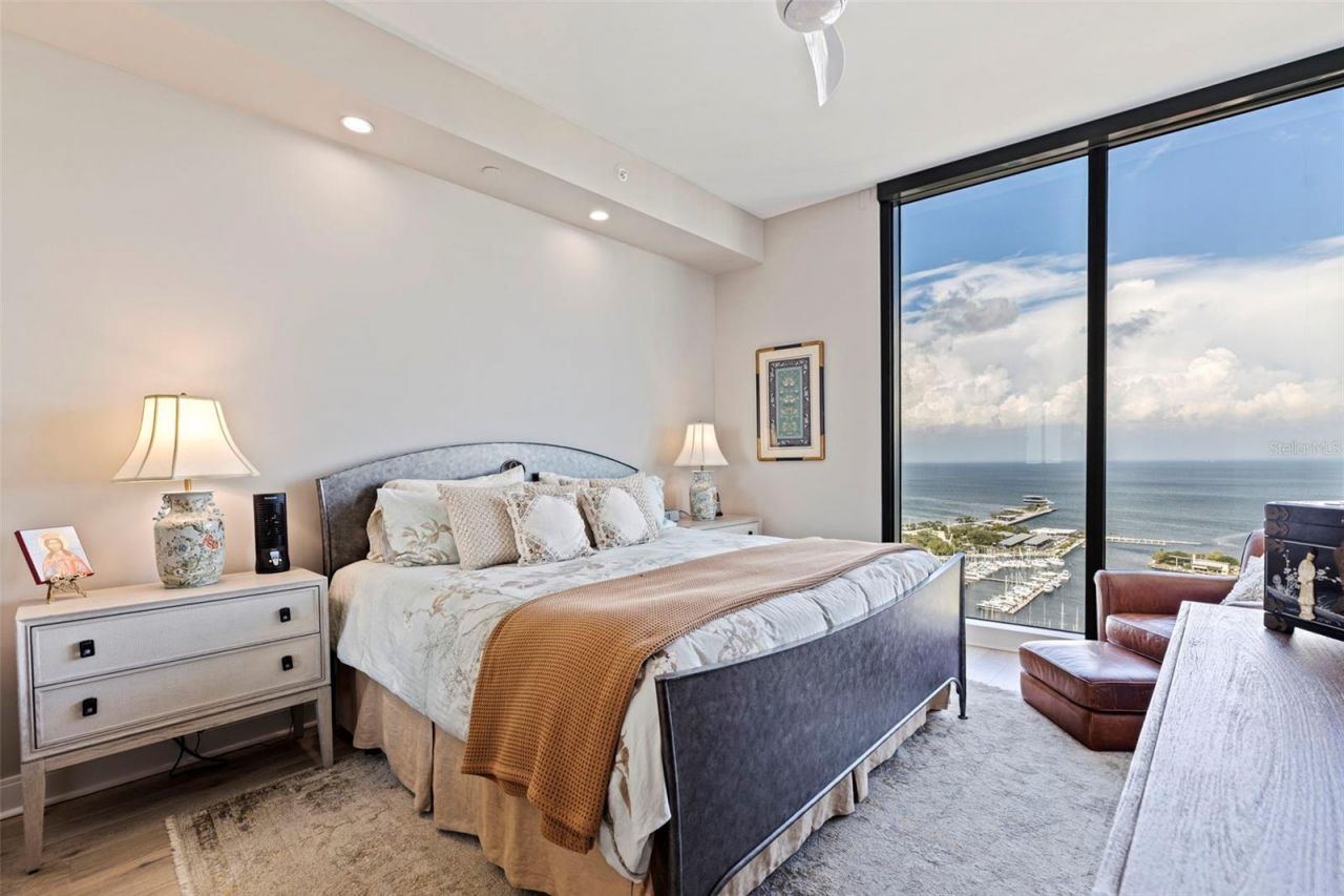 100 1st Avenue N, Unit 2902, Saint Petersburg, FL 33701 Photo