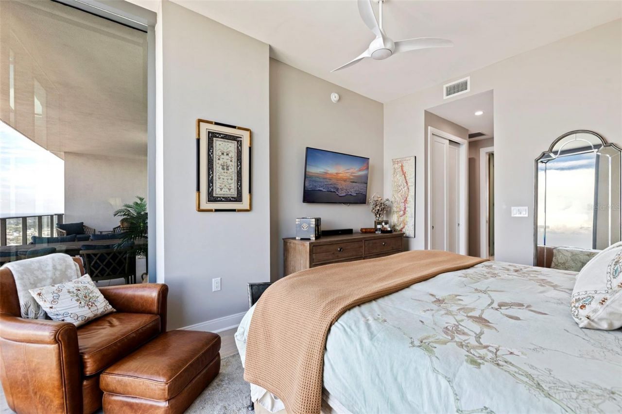 100 1st Avenue N, Unit 2902, Saint Petersburg, FL 33701 Photo