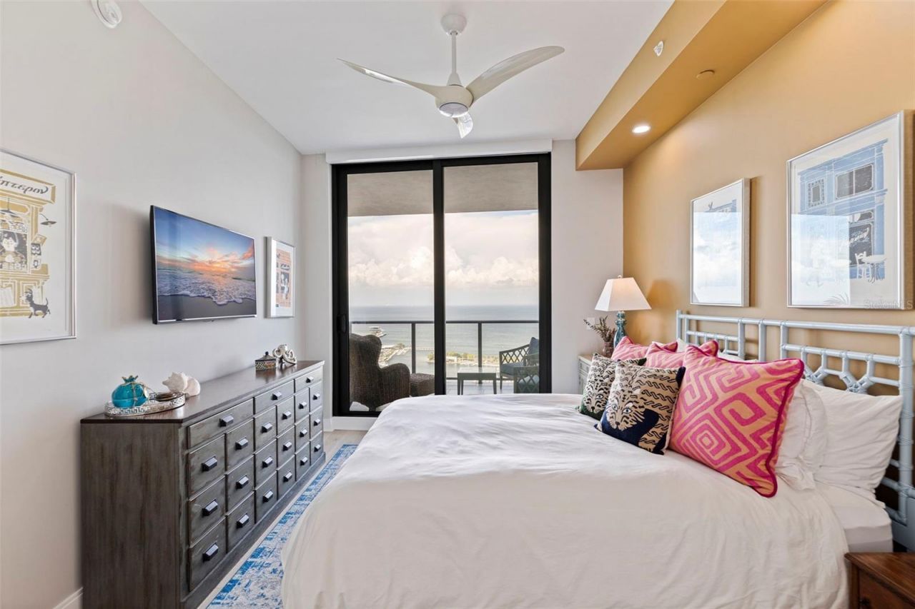 100 1st Avenue N, Unit 2902, Saint Petersburg, FL 33701 Photo