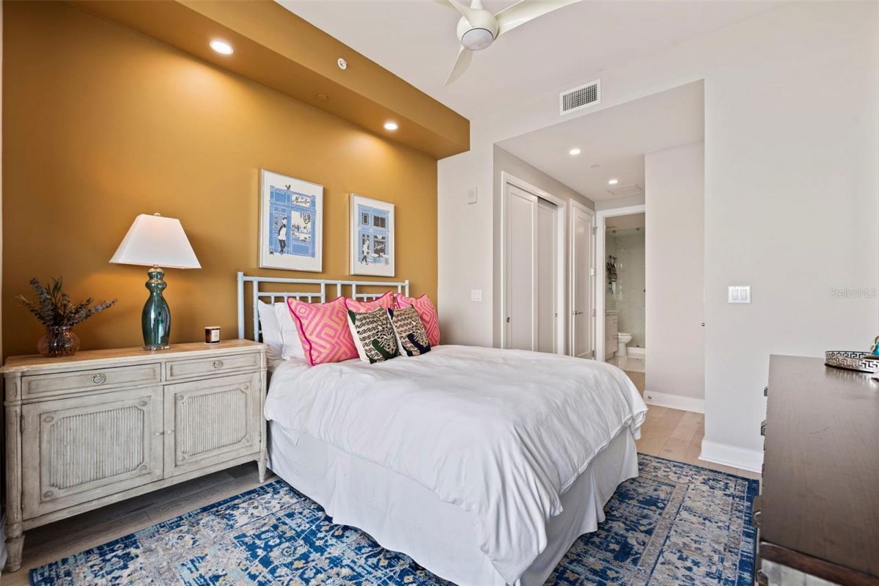 100 1st Avenue N, Unit 2902, Saint Petersburg, FL 33701 Photo