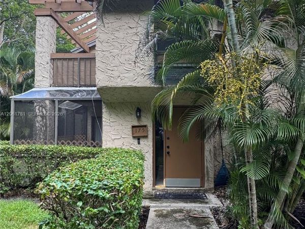 175 Wimbledon Lake Dr, Plantation, FL 33324