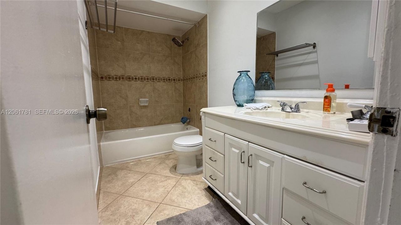 175 Wimbledon Lake Dr, Plantation, FL 33324 Photo