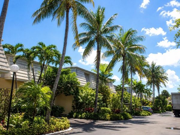 224 Sea View Dr, Unit 104, Key Biscayne, FL 33149