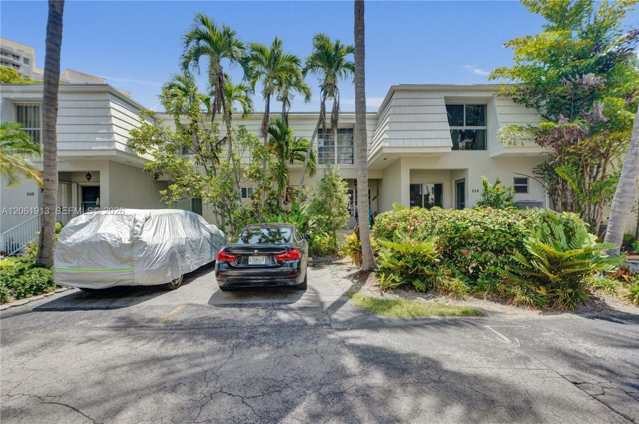 224 Sea View Dr, Unit 104, Key Biscayne, FL 33149 Photo