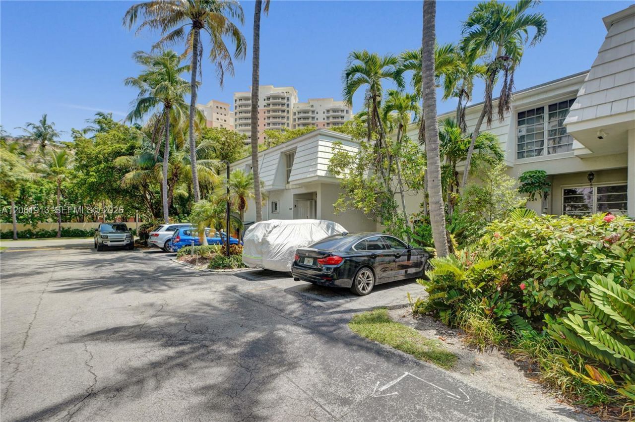 224 Sea View Dr, Unit 104, Key Biscayne, FL 33149 Photo