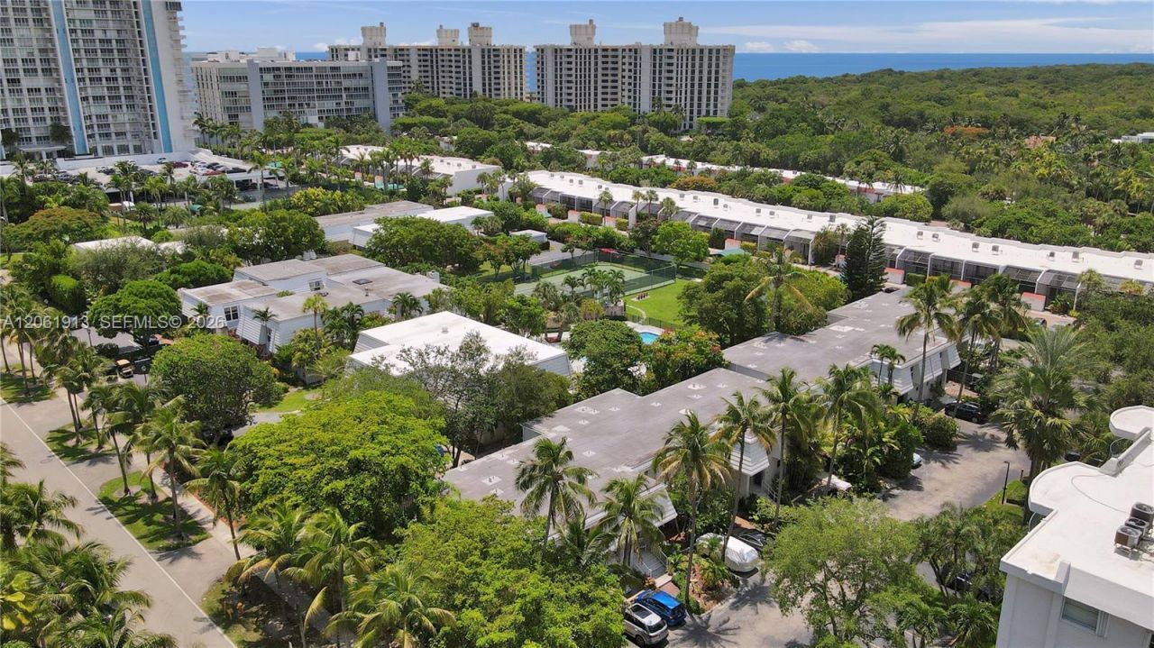 224 Sea View Dr, Unit 104, Key Biscayne, FL 33149 Photo