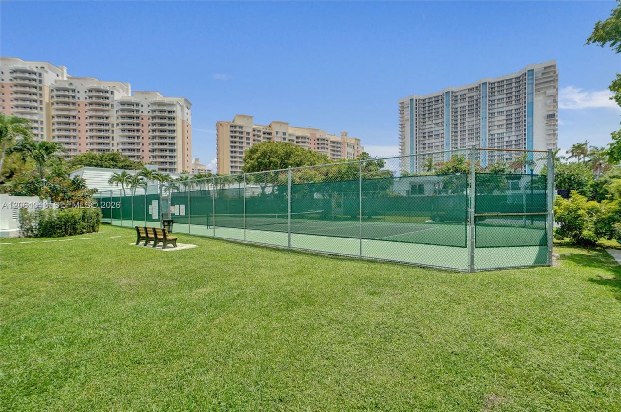 224 Sea View Dr, Unit 104, Key Biscayne, FL 33149 Photo
