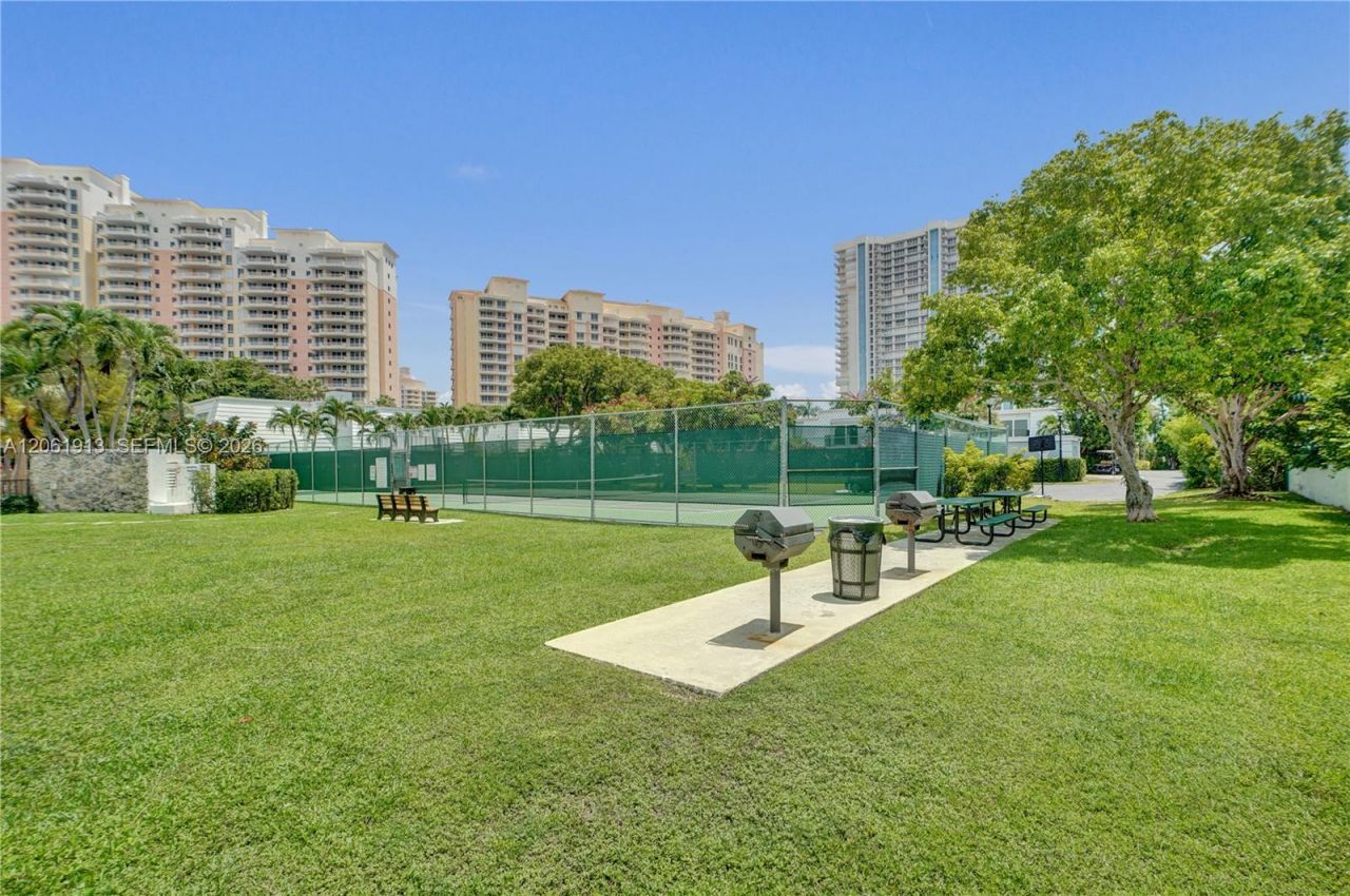 224 Sea View Dr, Unit 104, Key Biscayne, FL 33149 Photo