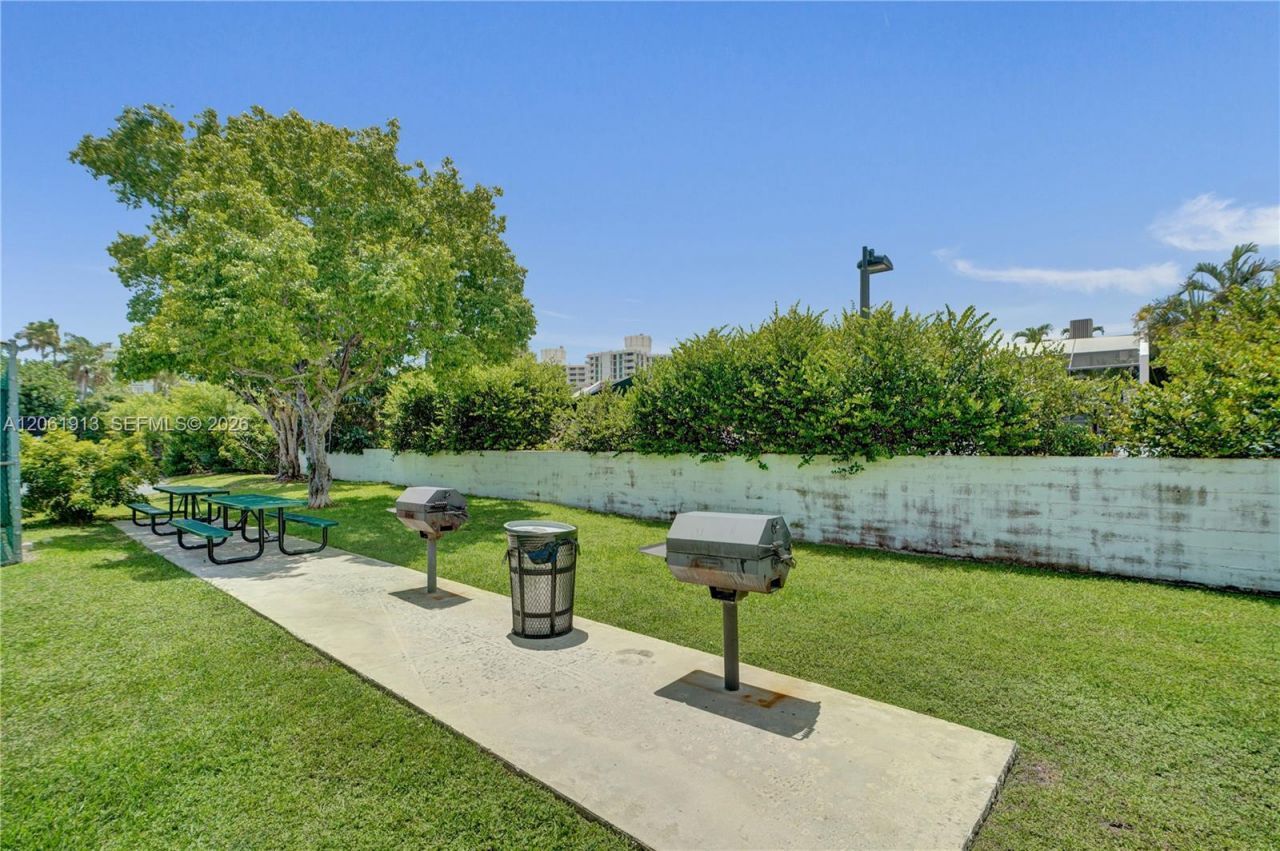 224 Sea View Dr, Unit 104, Key Biscayne, FL 33149 Photo