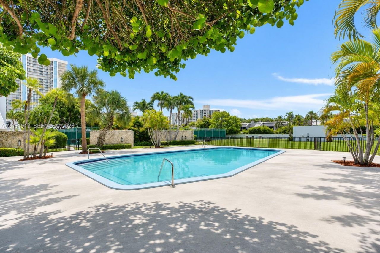 224 Sea View Dr, Unit 104, Key Biscayne, FL 33149 Photo