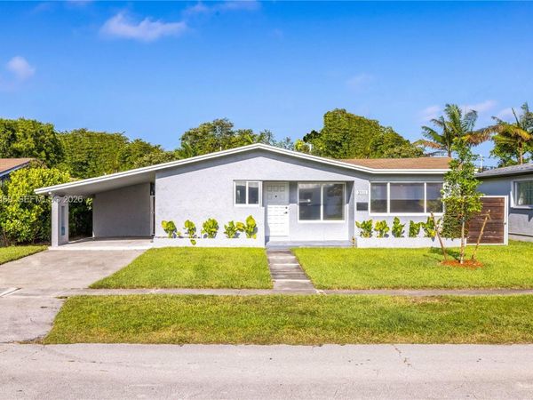 2111 N 14th Ct , Hollywood, FL 33020