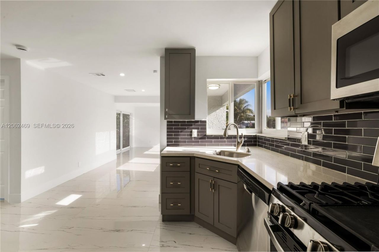 2111 N 14th Ct , Hollywood, FL 33020 Photo