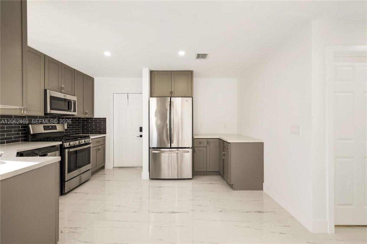 2111 N 14th Ct , Hollywood, FL 33020 Photo